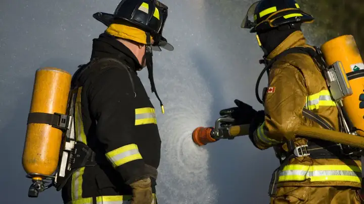 Bombeiros em operação